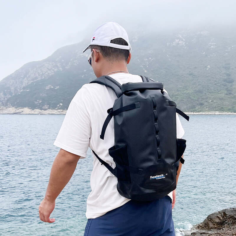 Backpack Uiscedhíonach Éadrom: Roghanna Ábhar agus Cúrsaí Meáchan