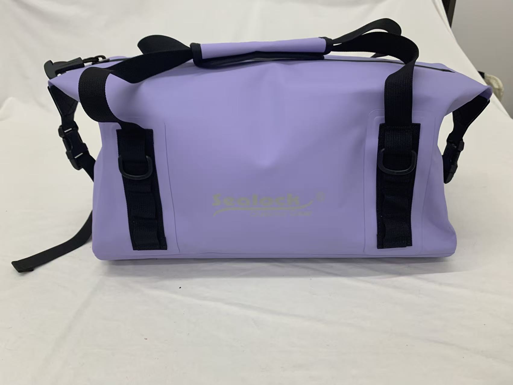 Mála Duffel Taistil uiscedhíonach 20L le zipper aerdhíonach (IPX7)
