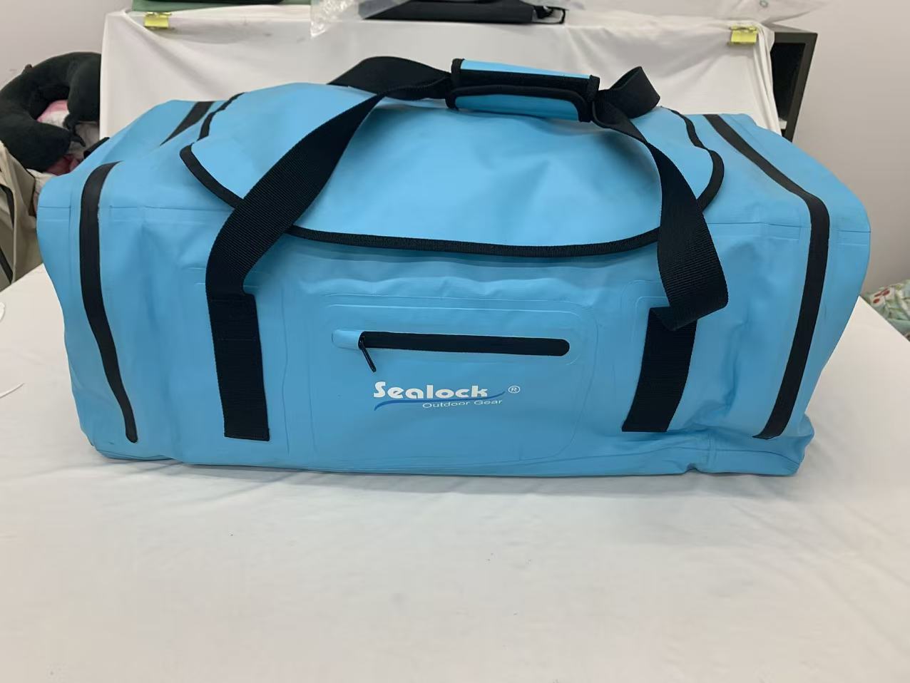 Mála Duffel uiscedhíonach 55L le zipper aerdhíonach (IPX7)