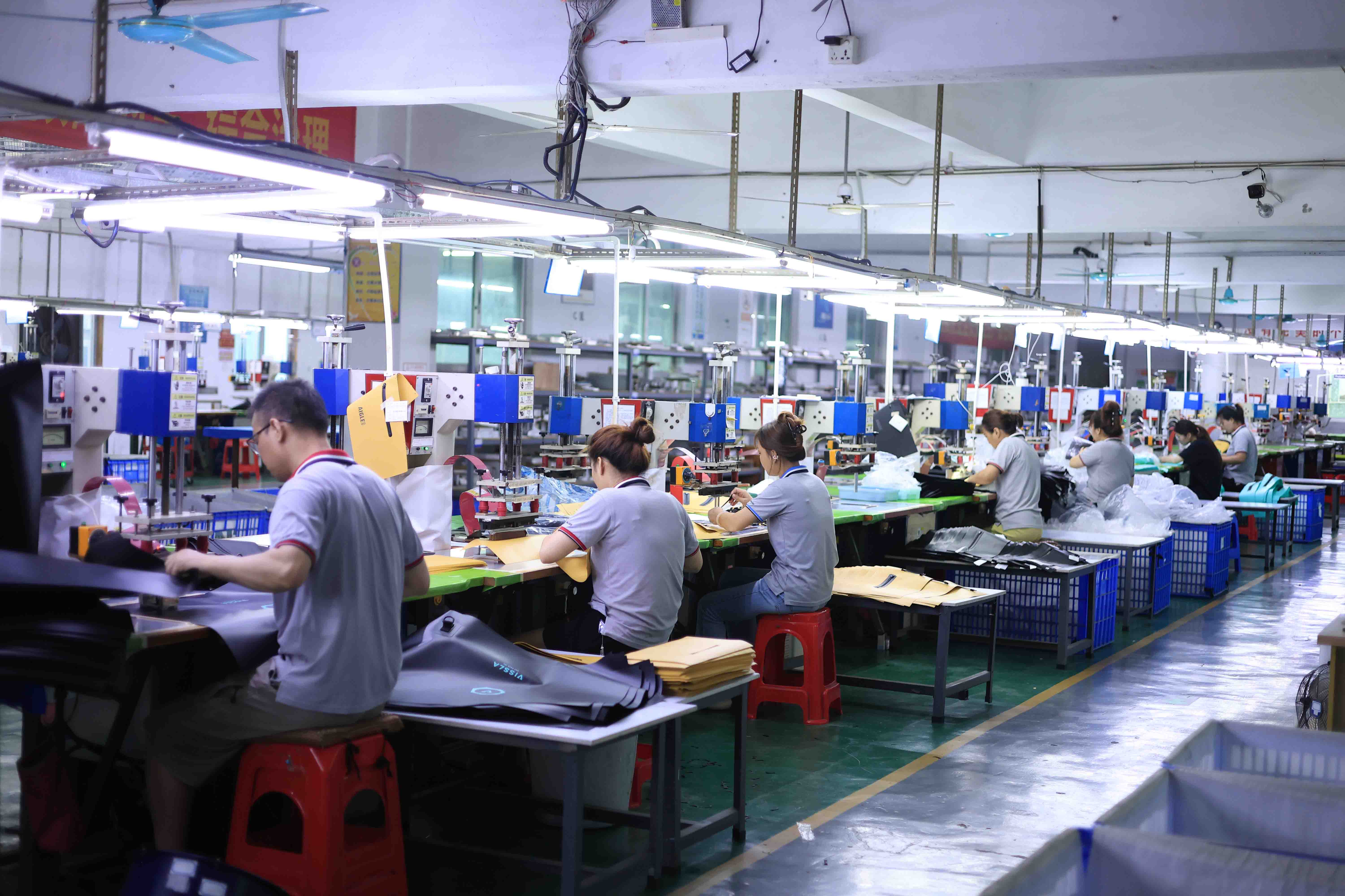 Employees are using high-frequency welding machines